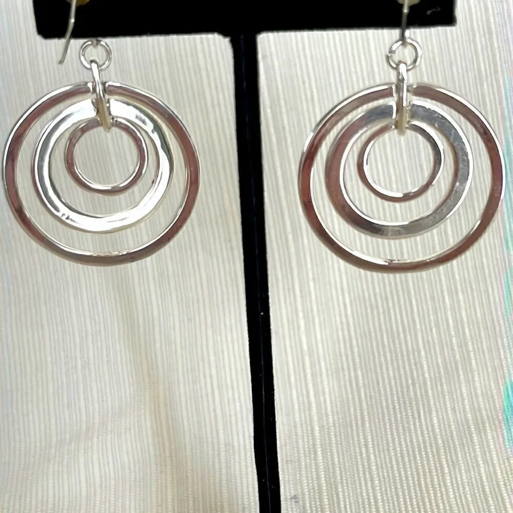 Simple and Elegant Black and Silver Tone Circle Earrings